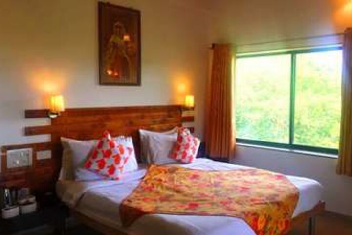 Room 5 of 16