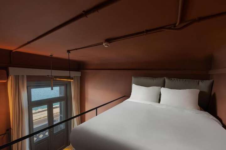 Room 4 of 24