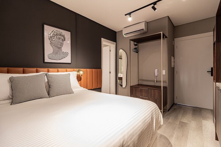 Room 18 of 184
