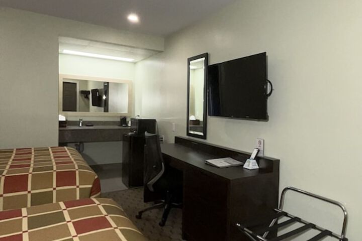Room 30 of 66