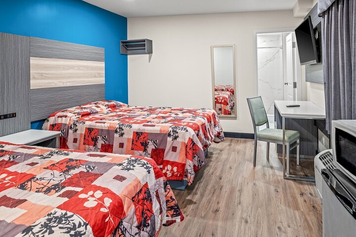 Room 10 of 13