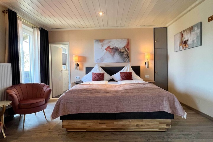 Room 12 of 207