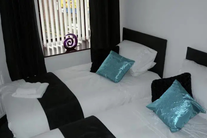 Room 4 of 15