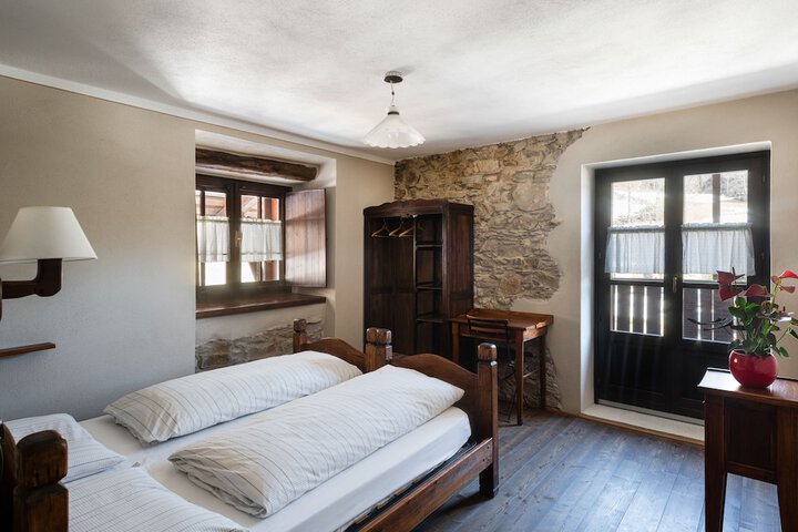 Room 3 of 45
