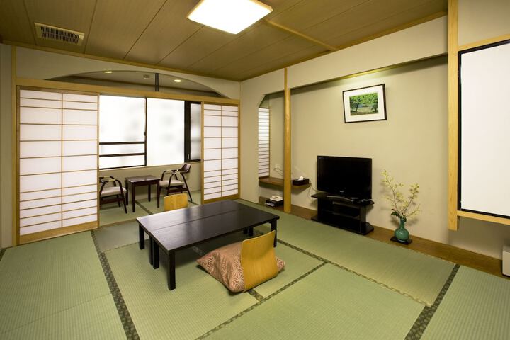 Room 8 of 24