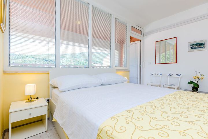 Room 8 of 49