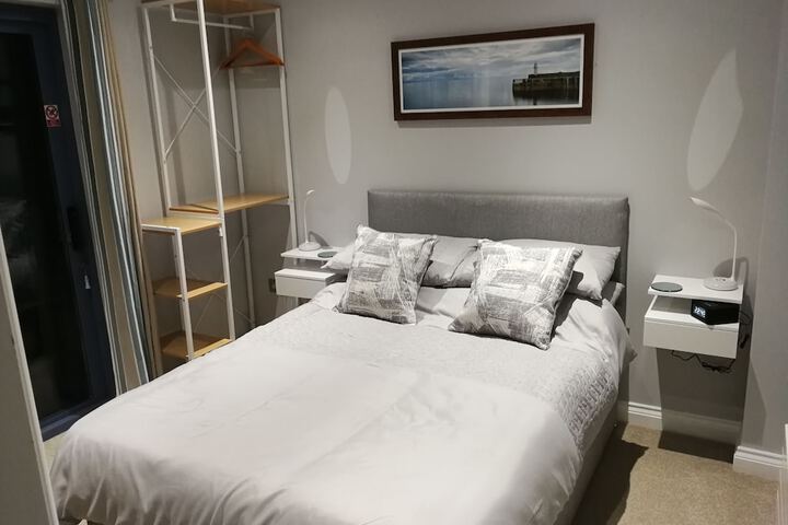 Room 8 of 15