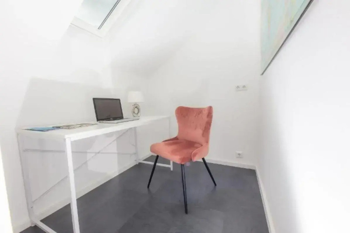 Room 4 of 11