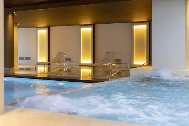 Pool 215 of 320