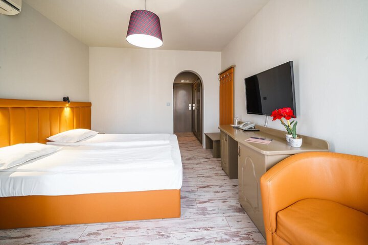 Room 14 of 34