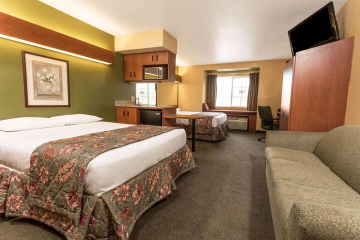 2 Queen Beds (13 of 34)