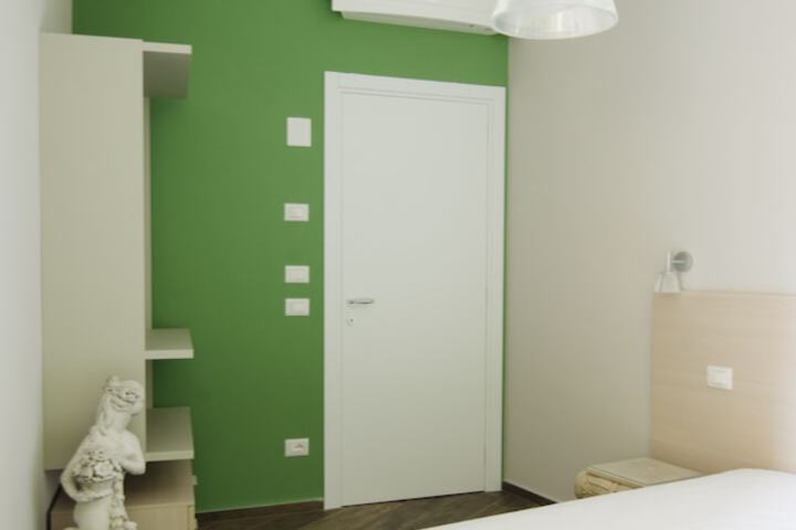 Room 2 of 34