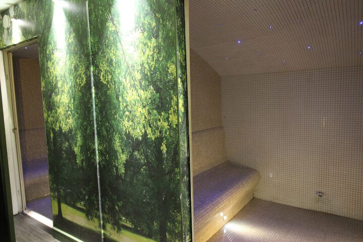 Room 53 of 65