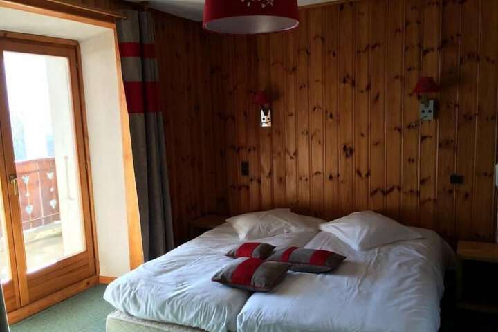 Room 9 of 47