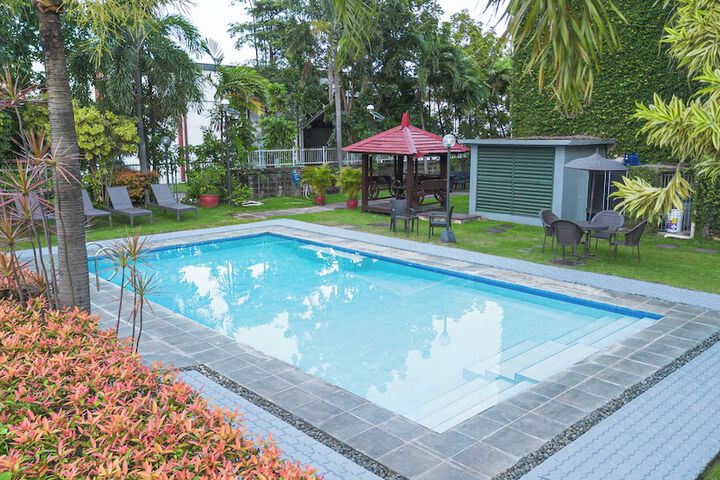 Pools & Facilities