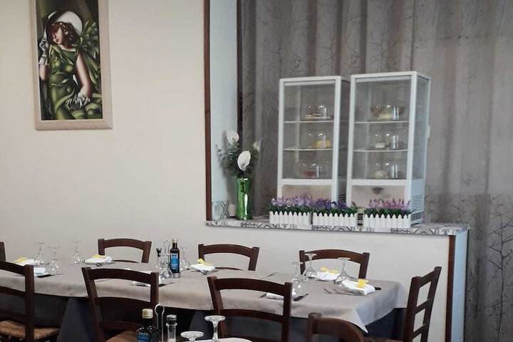 Dining 19 of 51