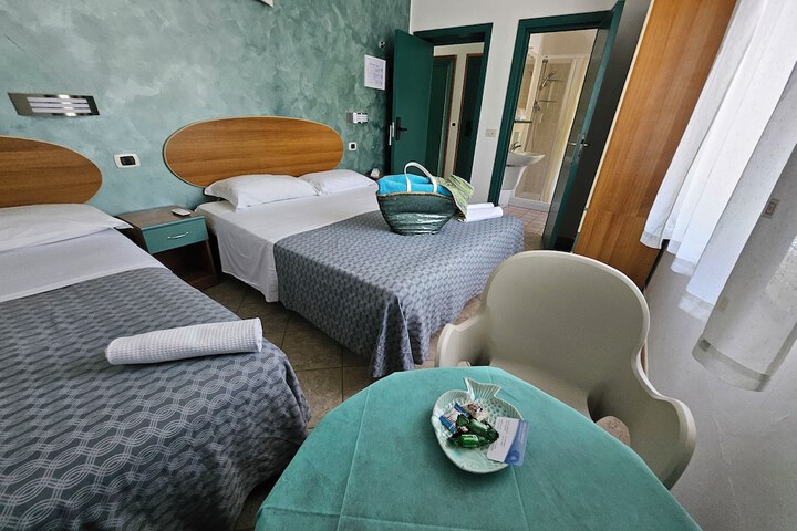 Room 16 of 65