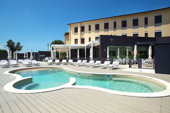 Pool Hotel