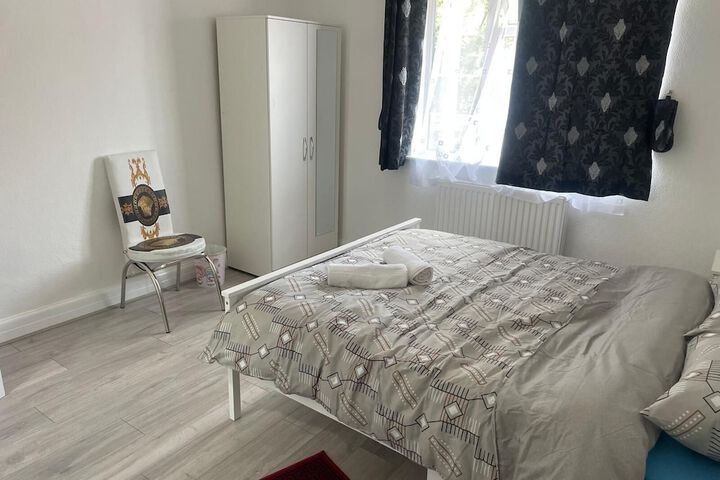 Room 7 of 18