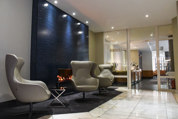 Lounge 41 of 46