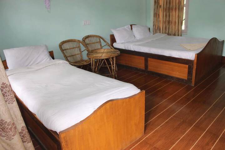 Room 10 of 28