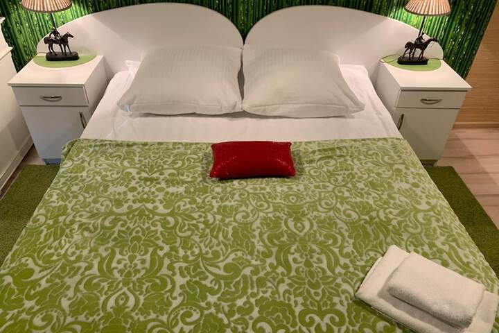 Room 25 of 62