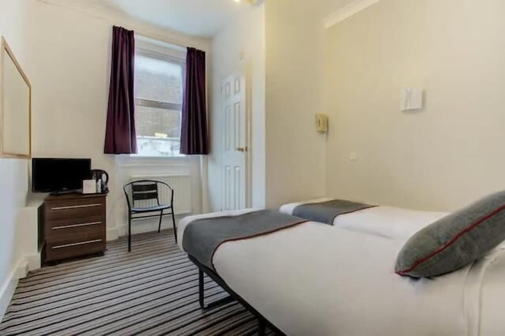 Room 16 of 32