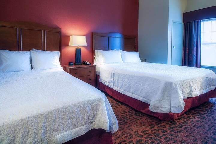 2 Queen Beds (4 of 5)