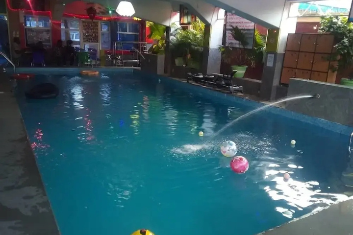 Pool 11 of 15