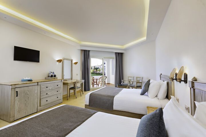 Room 8 of 34