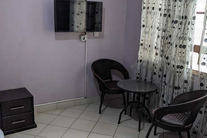 Room 25 of 37