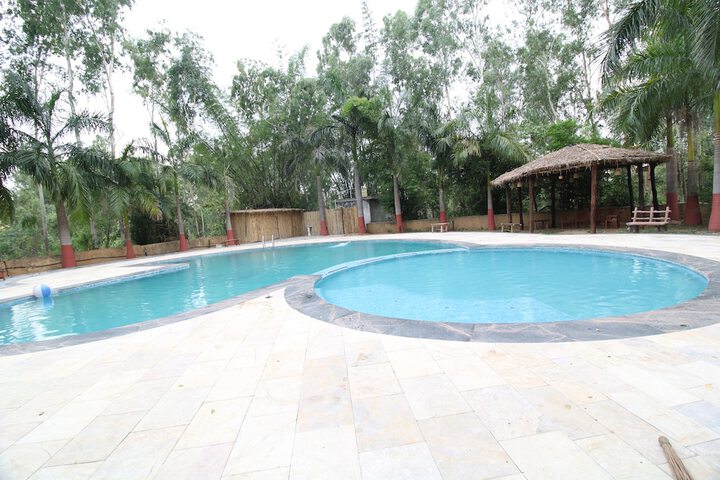 Pool 10 of 33