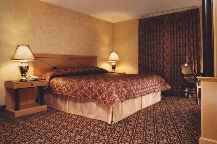 2 Double Bed Mobility Accessible (2 of 5)