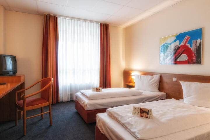 Room 4 of 7