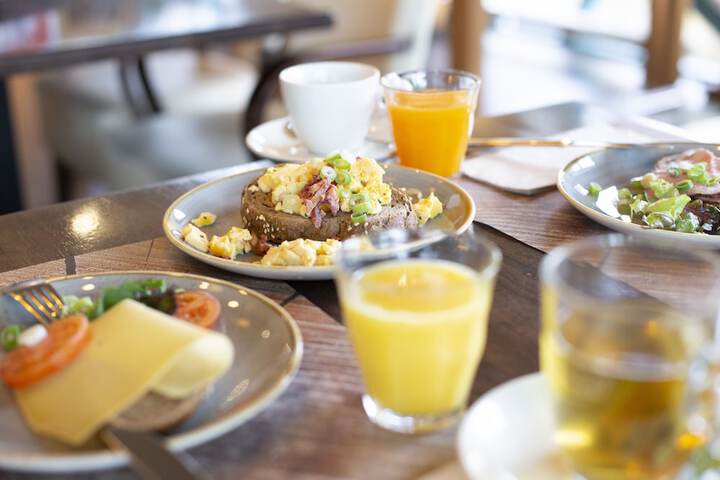 Breakfast/Coffee Service 78 of 101