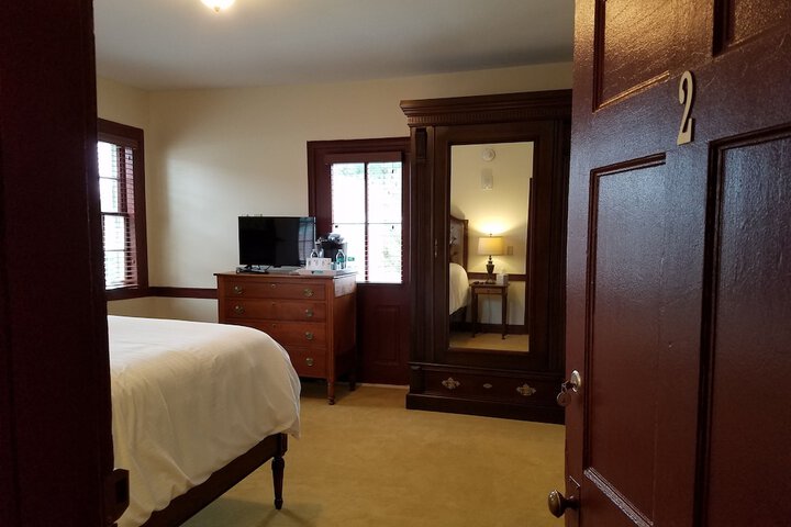 Room 13 of 33