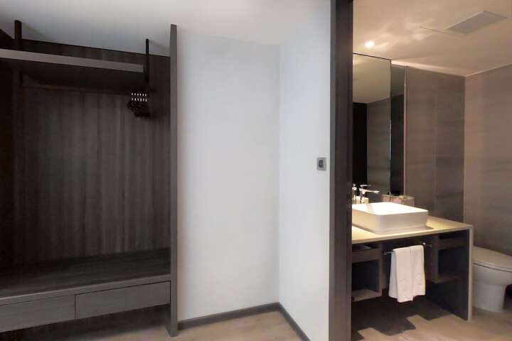 Room 14 of 36