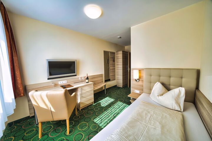 Room 13 of 62