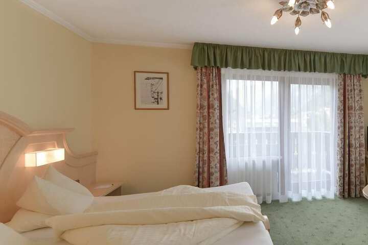 Room 6 of 24