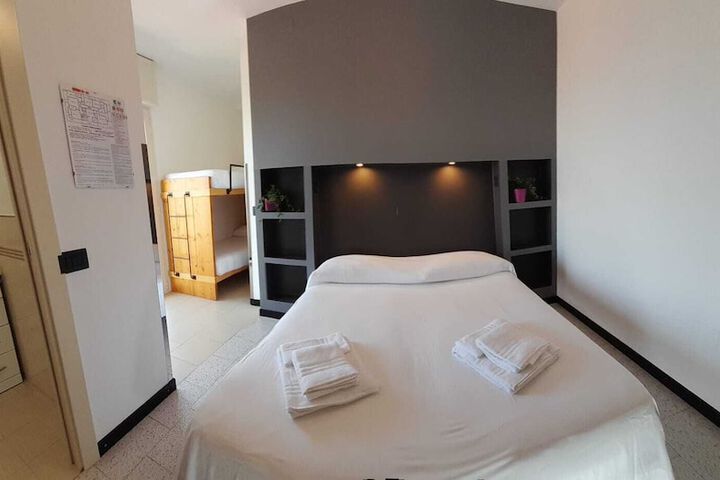 Room 32 of 61