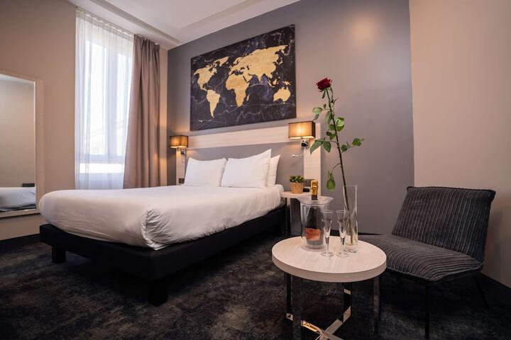 Room 32 of 62