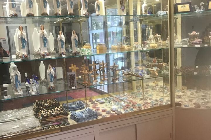 Gift Shop 22 of 48