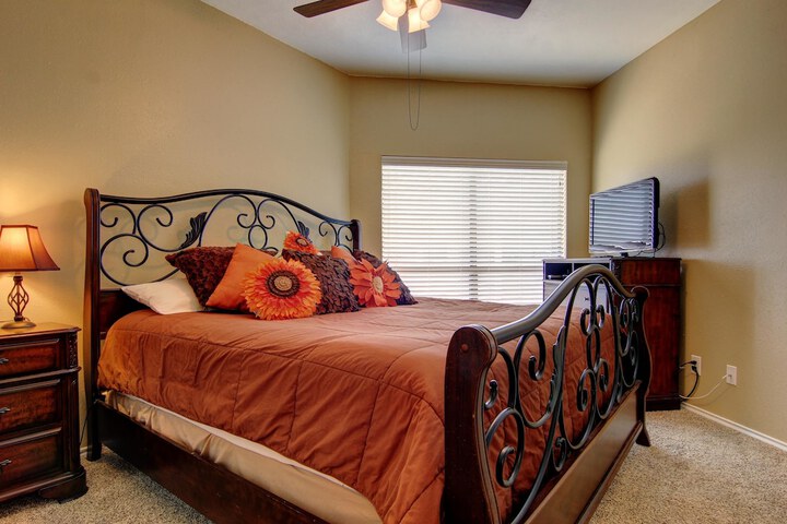 Room 2 of 37
