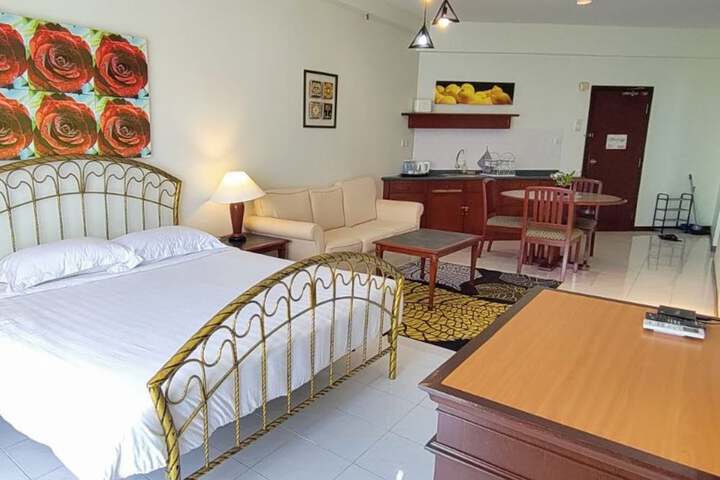 Room 28 of 650