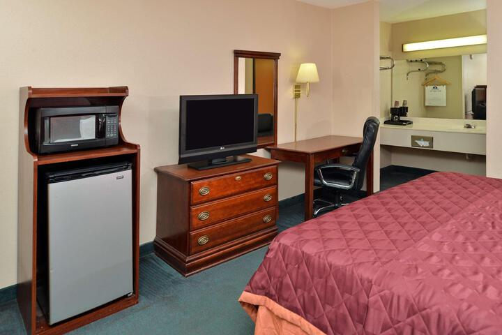1 King Bed Accessible (6 of 8)