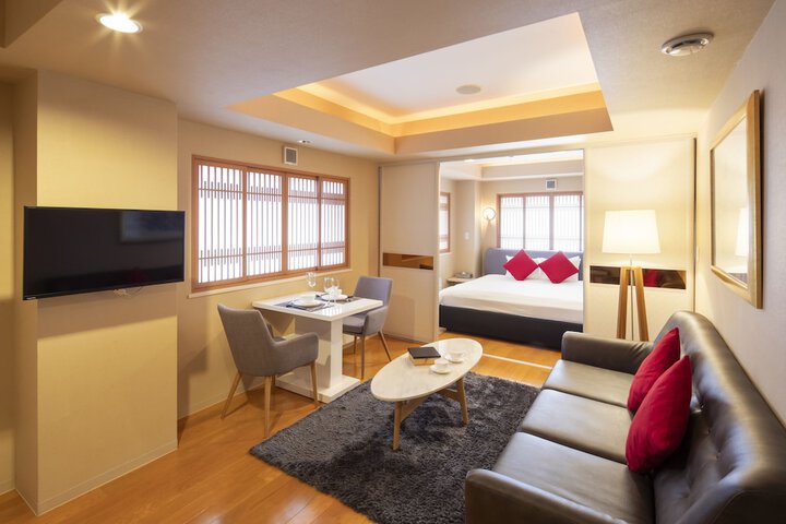 Room 9 of 32