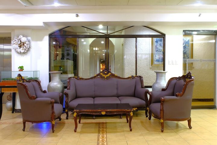 Hotel Lobby