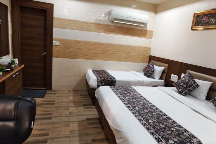 Room 11 of 24