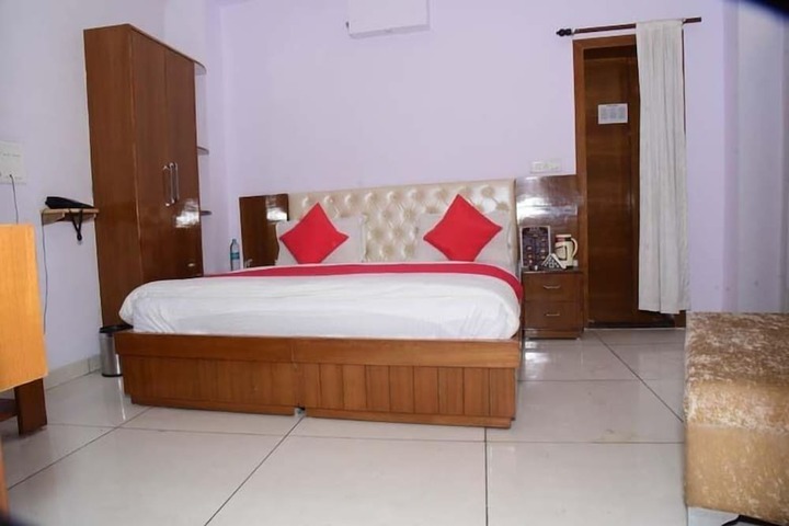 Room 4 of 15