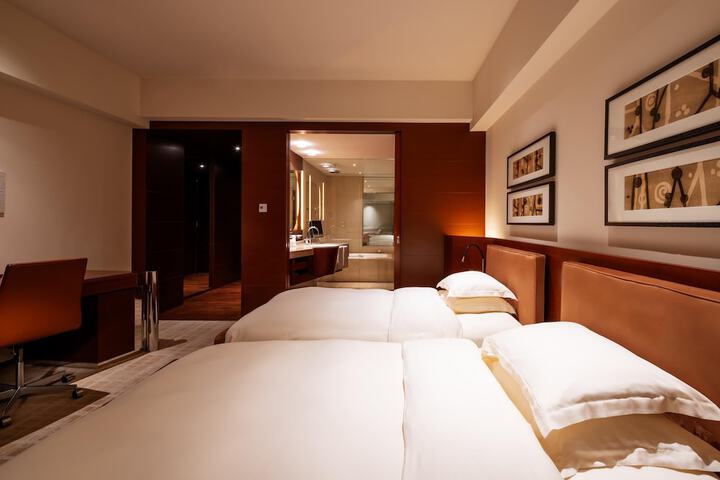 Room 52 of 216